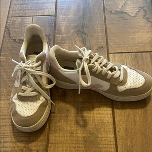 Veja Women's Sneakers in White and Tan